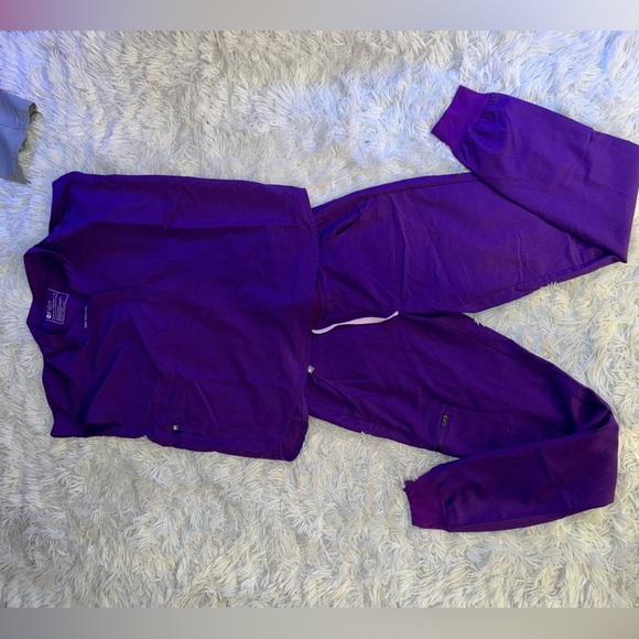 WOMENS VIOLET FIGS SCRUBS💜🟣 - Picture 2 of 3